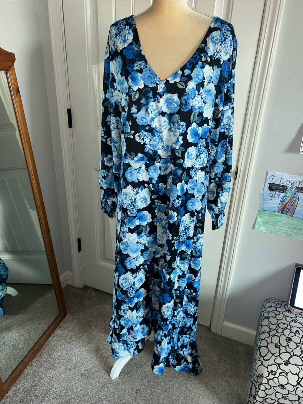 NEW Roaman's Blue Floral V-Neck Long Sleeve Maxi Dress Sz 22/24
